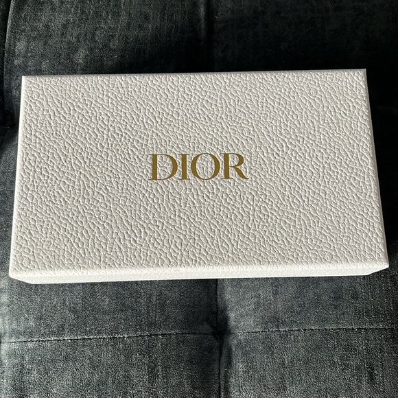 CHRISTIAN DIOR LIMITED EDITION AROUND THE WORLD POUCH & REFILLABLE ATOMIZER - Picture 7 of 8